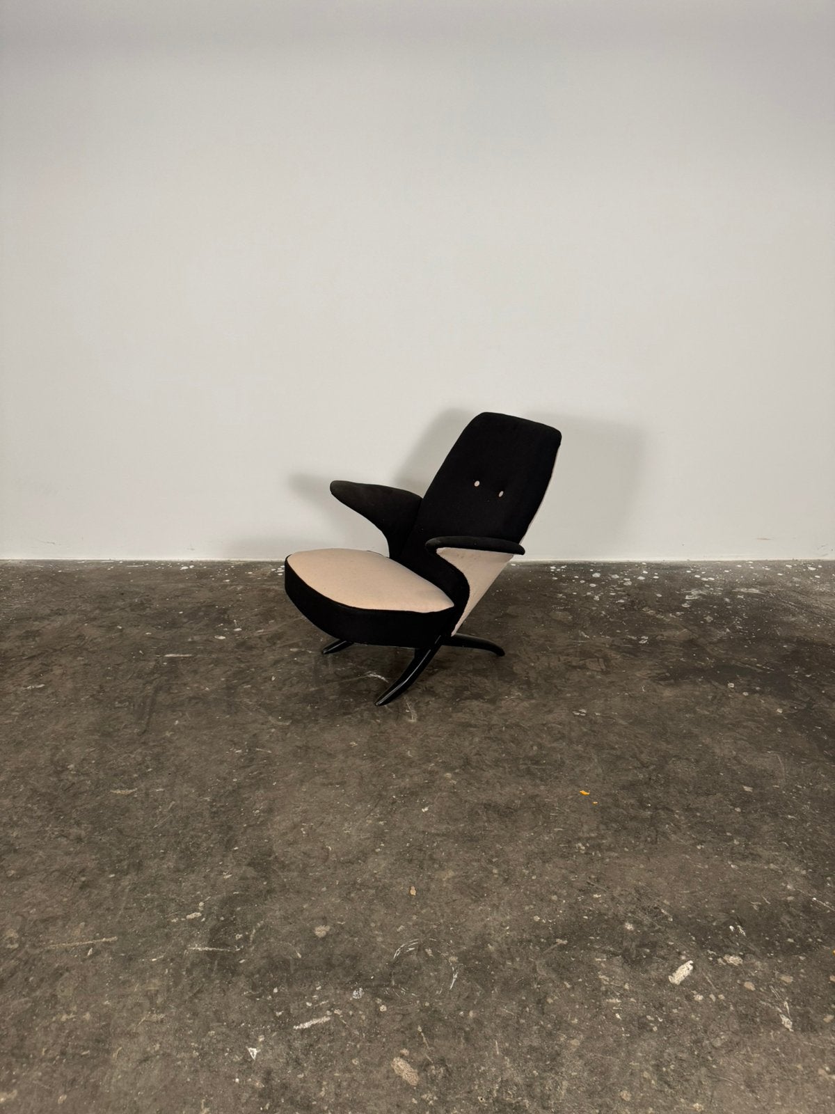 Artifort Pinguin Theo Ruth fauteuil zwart/beige, Ophalen, Zo goed als nieuw, 75 tot 100 cm