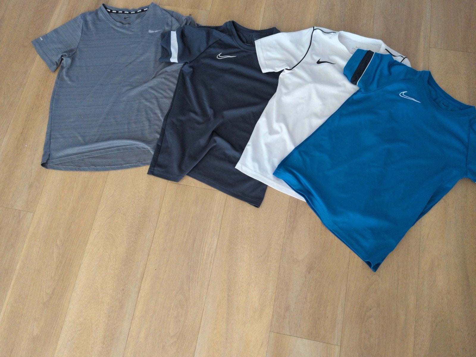 Nike sportshirts maat 147-158 (4 stuks), Kinderen en Baby's, Kinderkleding | Maat 152, Ophalen, Gebruikt, Jongen of Meisje, Shirt of Longsleeve