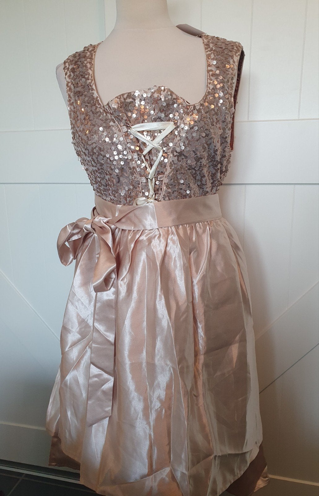 Dirndl met pailletten, maat L, Overige typen, Maat 42/44 (L), Nieuw, Dressforfun