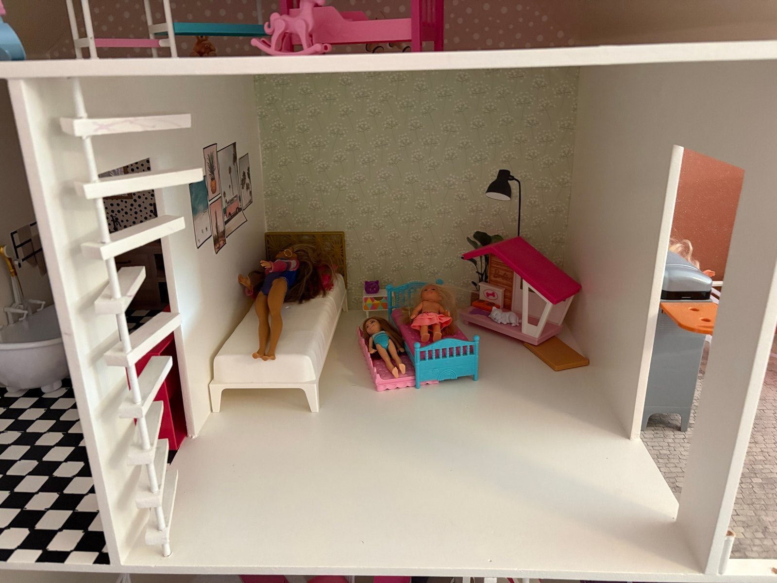 Foto 5 van Groot Barbie huis met veel extra's en accessoires