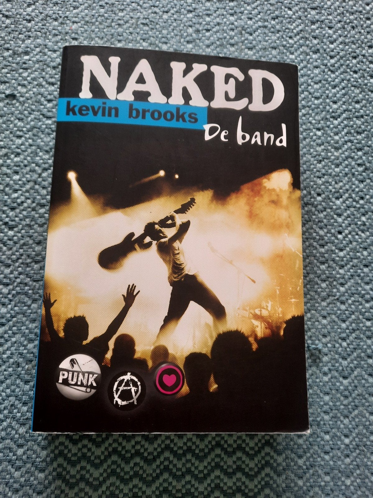 Naked - Kevin Brooks - Paperback - Prima staat, Boeken, Ophalen of Verzenden