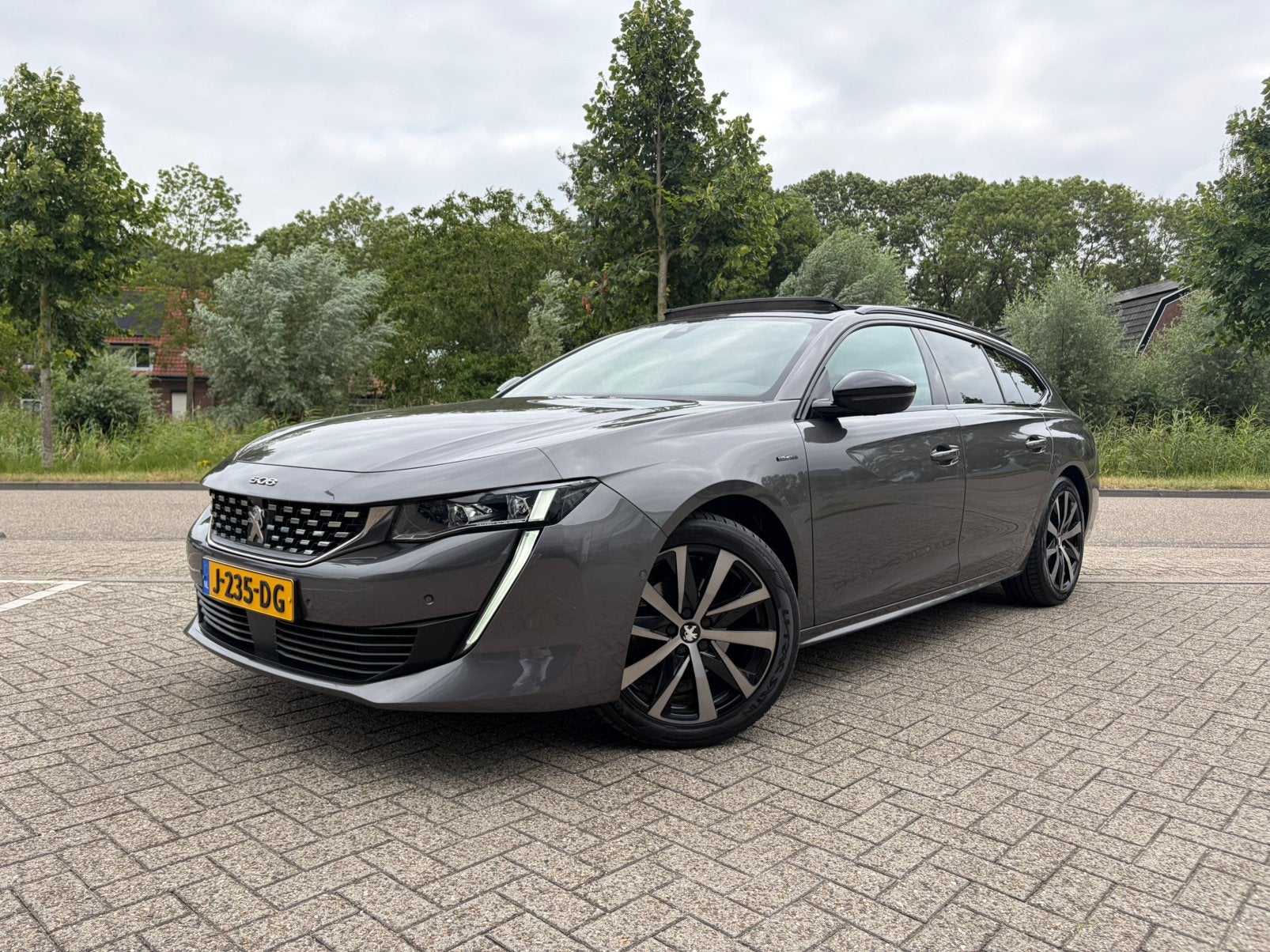 Peugeot 508SW GT 1.6T Aut 180PK PANO STOELVERW. FOCAL VOL!, Auto's, 745 kg, 4 cilinders, 181 pk, Leder en Stof