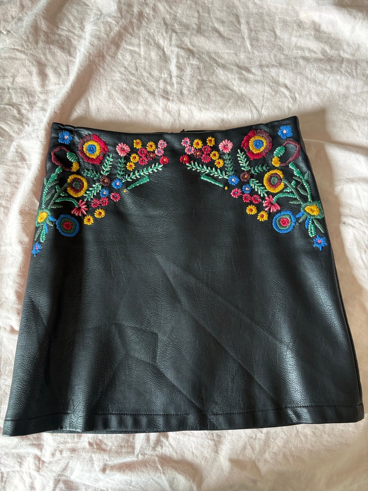 Zara Basic Zwarte Minirok met Geborduurde Bloemen, Kleding | Dames, Zwart, Ophalen of Verzenden, Zo goed als nieuw, Maat 36 (S)