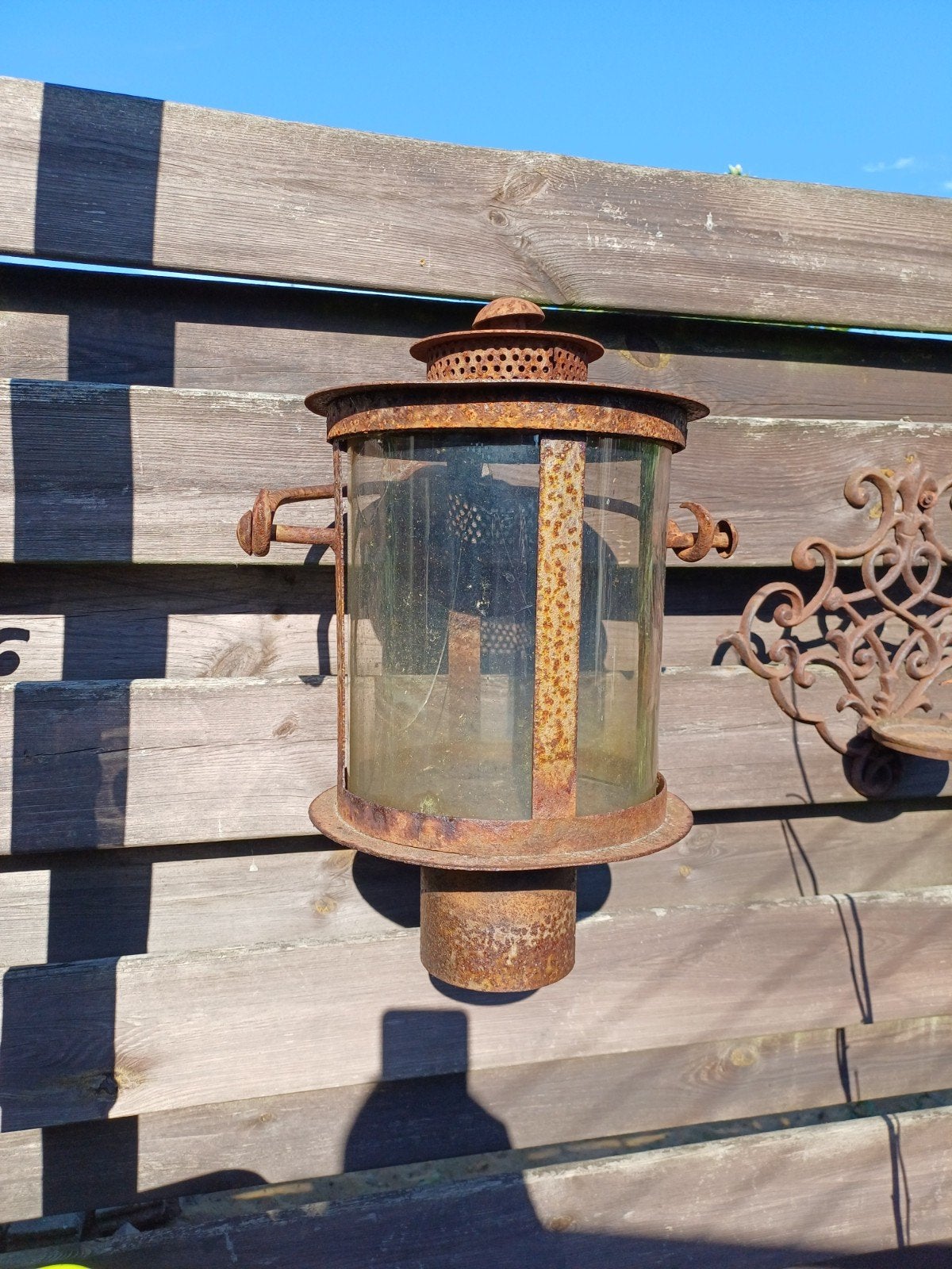 2 roestbruine metalen windlichten, Ophalen