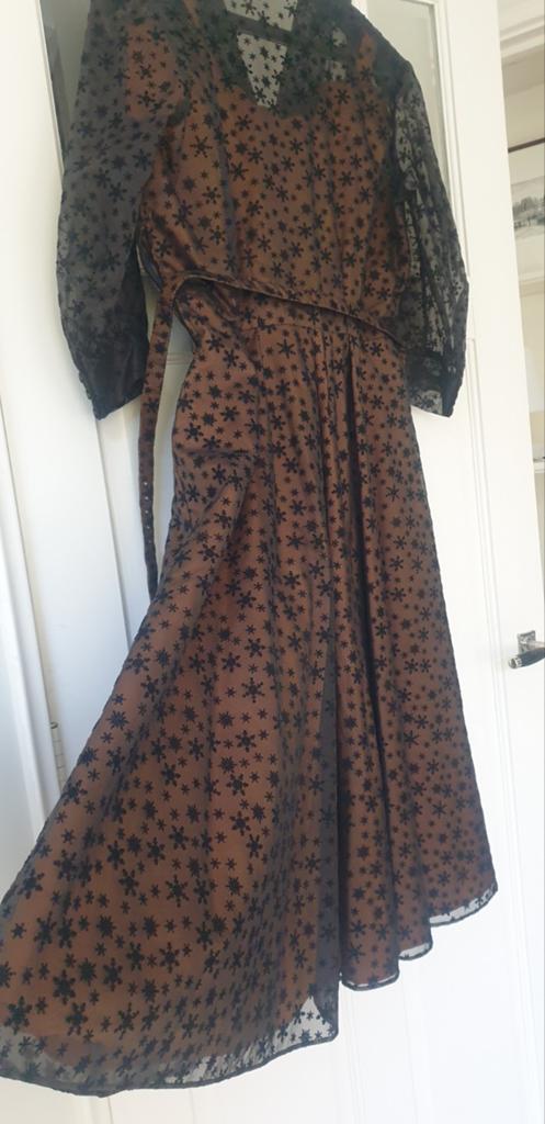Unieke Vintage Jurk Zwart Kant Sterren Okergeel Voering, Maat 38/40 (M), Zwart, Ophalen of Verzenden, Zo goed als nieuw