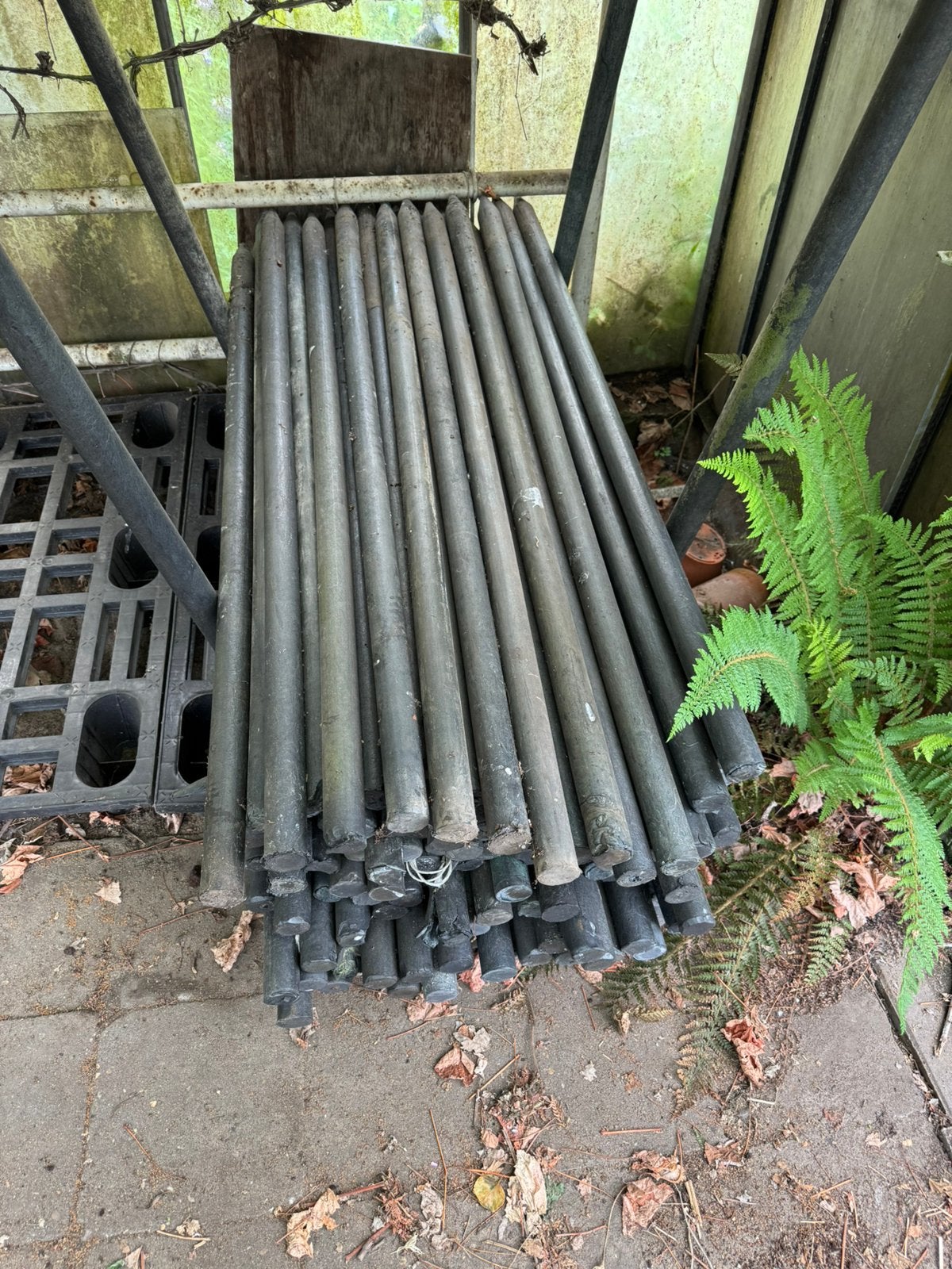 Zwarte kunststof palen, Tuin en Terras, Palen, Balken en Planken, Ophalen of Verzenden, Gebruikt, Overige typen