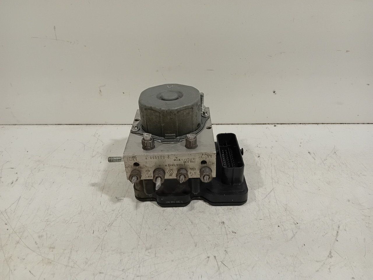 Abs pomp Renault Zoé, Onderdelen@venauto.nl, Van der Ven Autorecycling B.V., Gebruikt, Ettenseweg 76, 4706 PB Roosendaal, The Netherlands