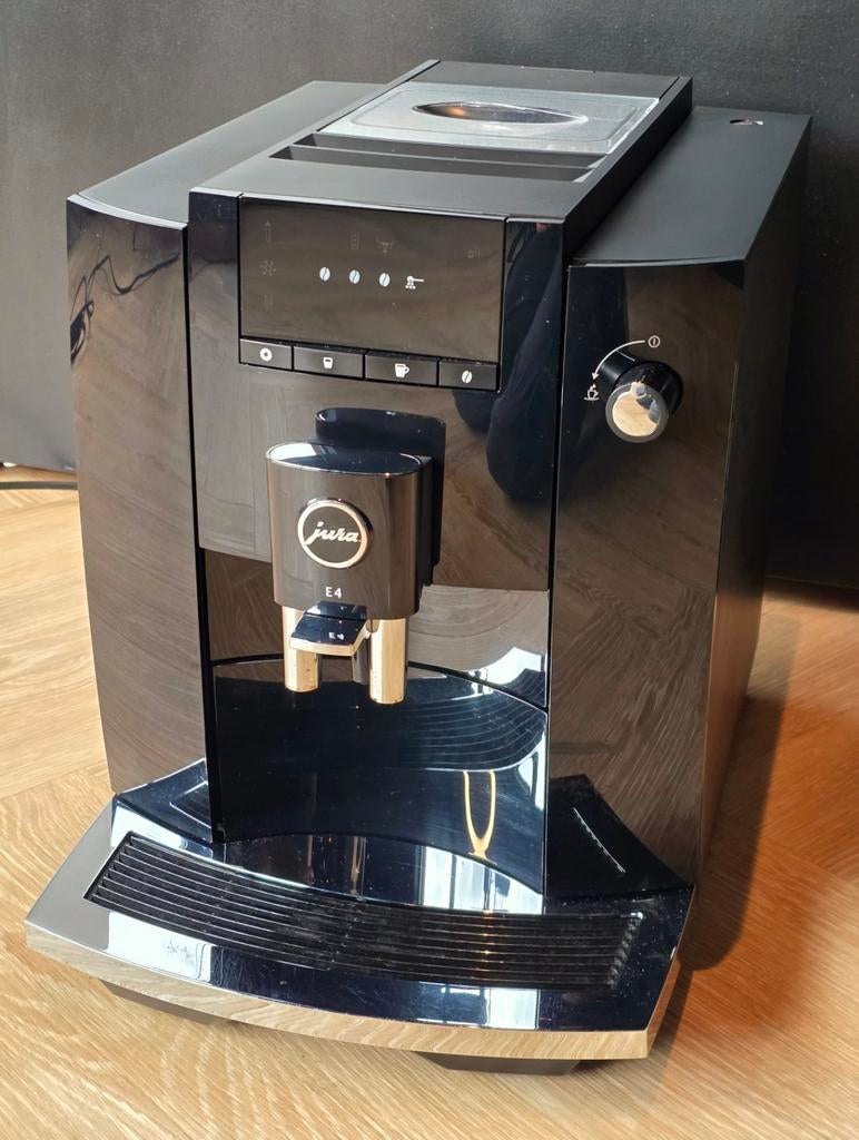 JURA E4 - refurbished - 6 maanden garantie, Ophalen of Verzenden, 2 tot 4 kopjes, Afneembaar waterreservoir, Gemalen koffie