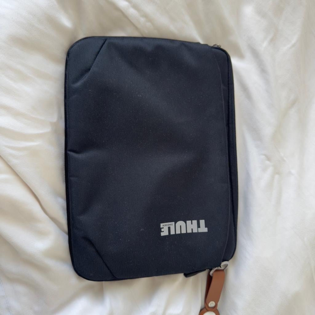 Thule laptop sleeve 14 inch, Ophalen of Verzenden, Zo goed als nieuw, Zwart