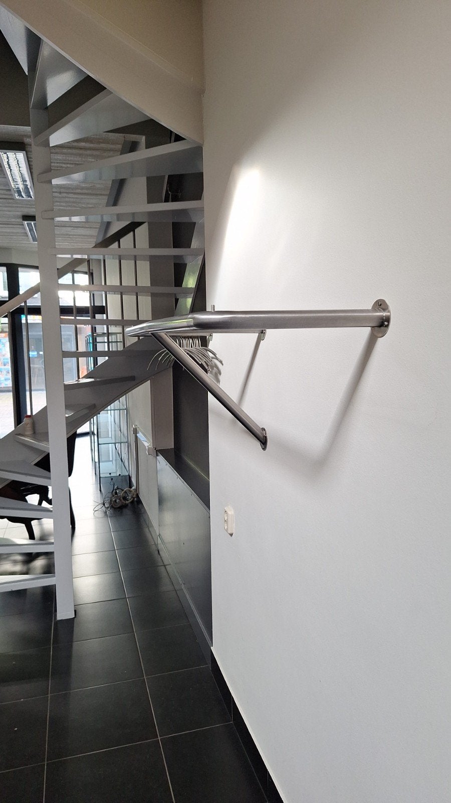 Wandgemonteerd kledingrek - Chroom, Kleding | Dames, Ophalen of Verzenden, Gebruikt