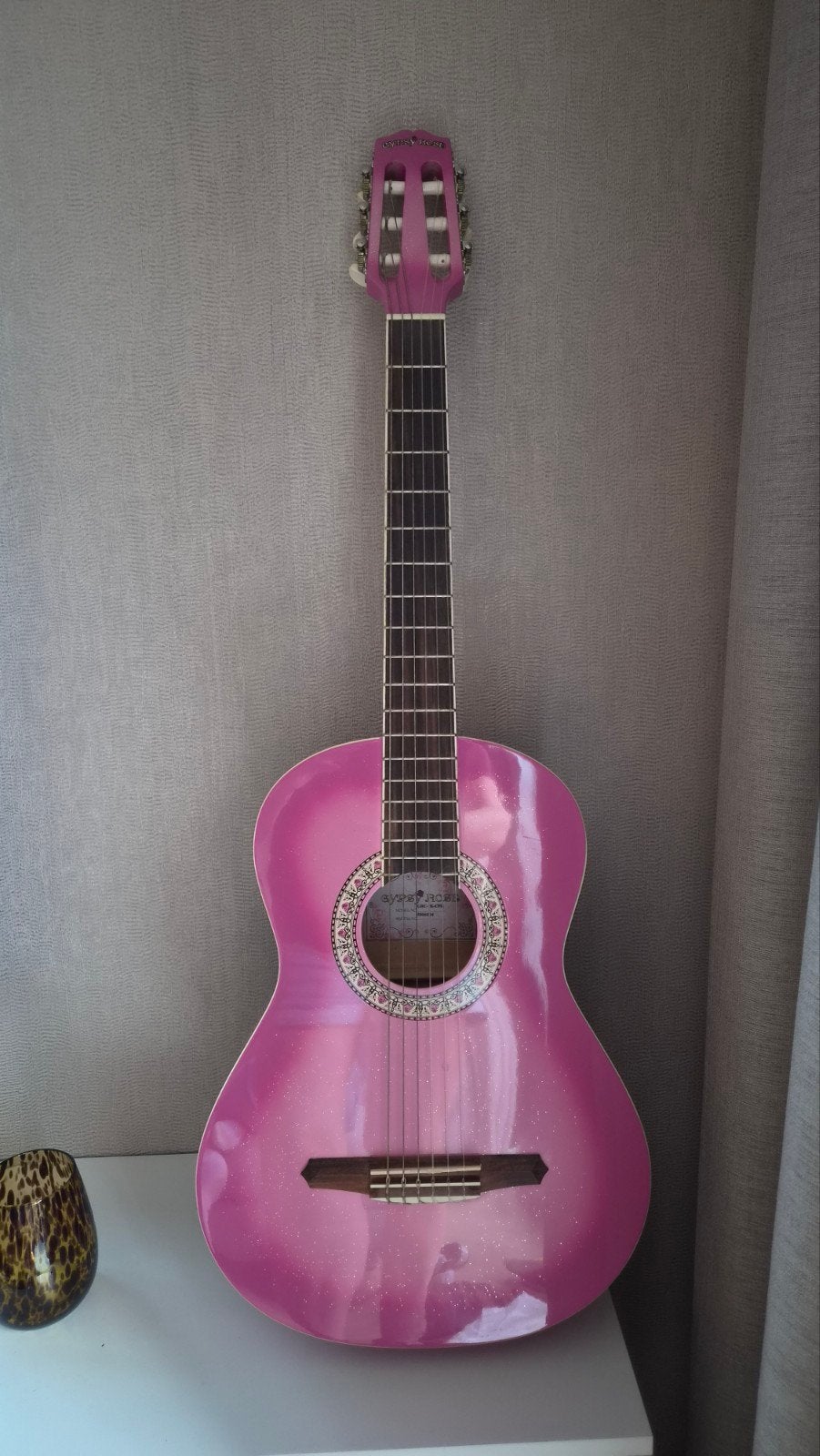 Gypsy Rose kinder gitaar roze 95 cm (7/8e) + hoes+ standaard, Muziek en Instrumenten, Ophalen of Verzenden, Zo goed als nieuw