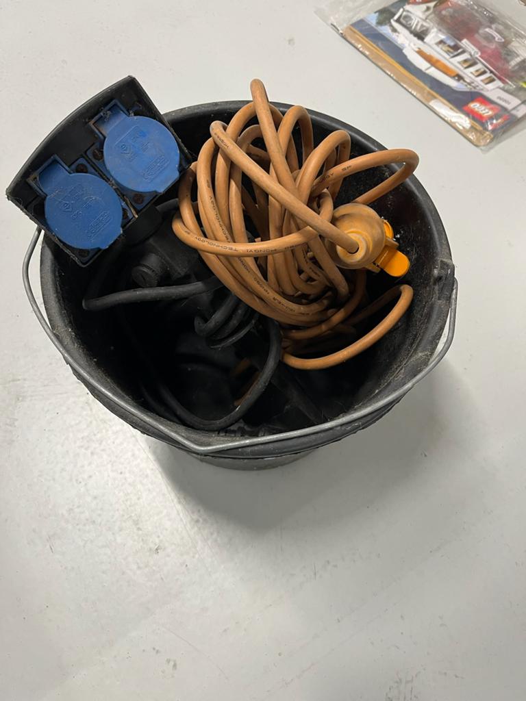 Verlengsnoer en dubbel stopcontact voor buiten, Ophalen, Gebruikt, Kabel of Snoer