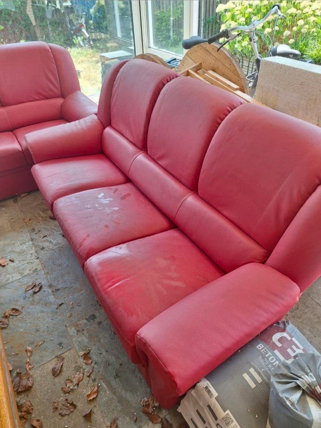 Leuke zithoek voor mancave, 2/3 zits banken plus salontafel, Huis en Inrichting, Banken | Bankstellen, Gebruikt, Rechte bank, Driepersoons
