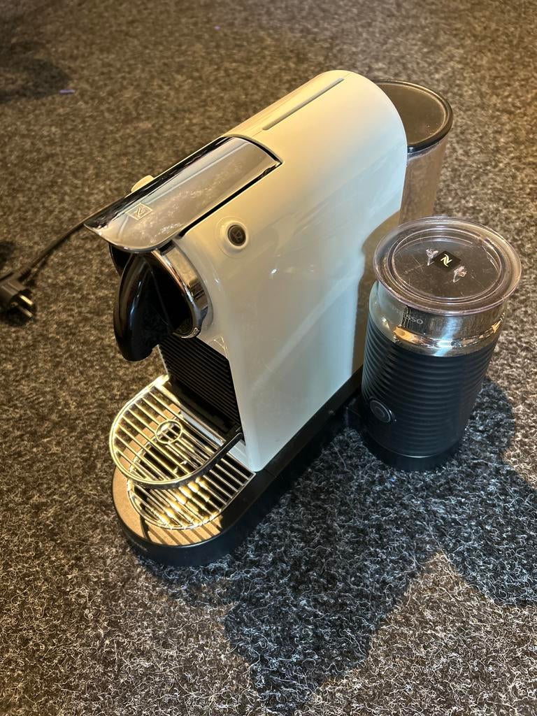 Nespresso Inissia met Aeroccino 3 melkopschuimer, Ophalen, Espresso apparaat, 1 kopje, Niet werkend