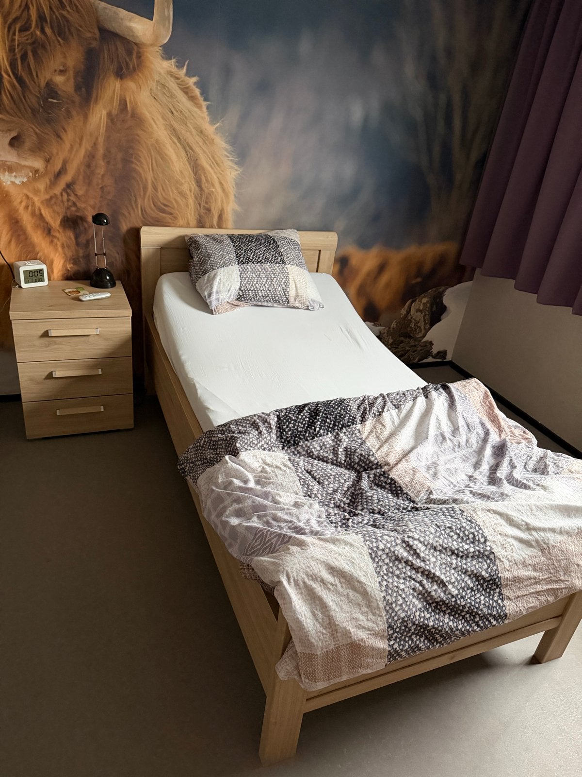 Verstelbaar eenpersoonsbed met afstandsbediening, Ophalen, Verstelbaar, 90 cm, Zo goed als nieuw