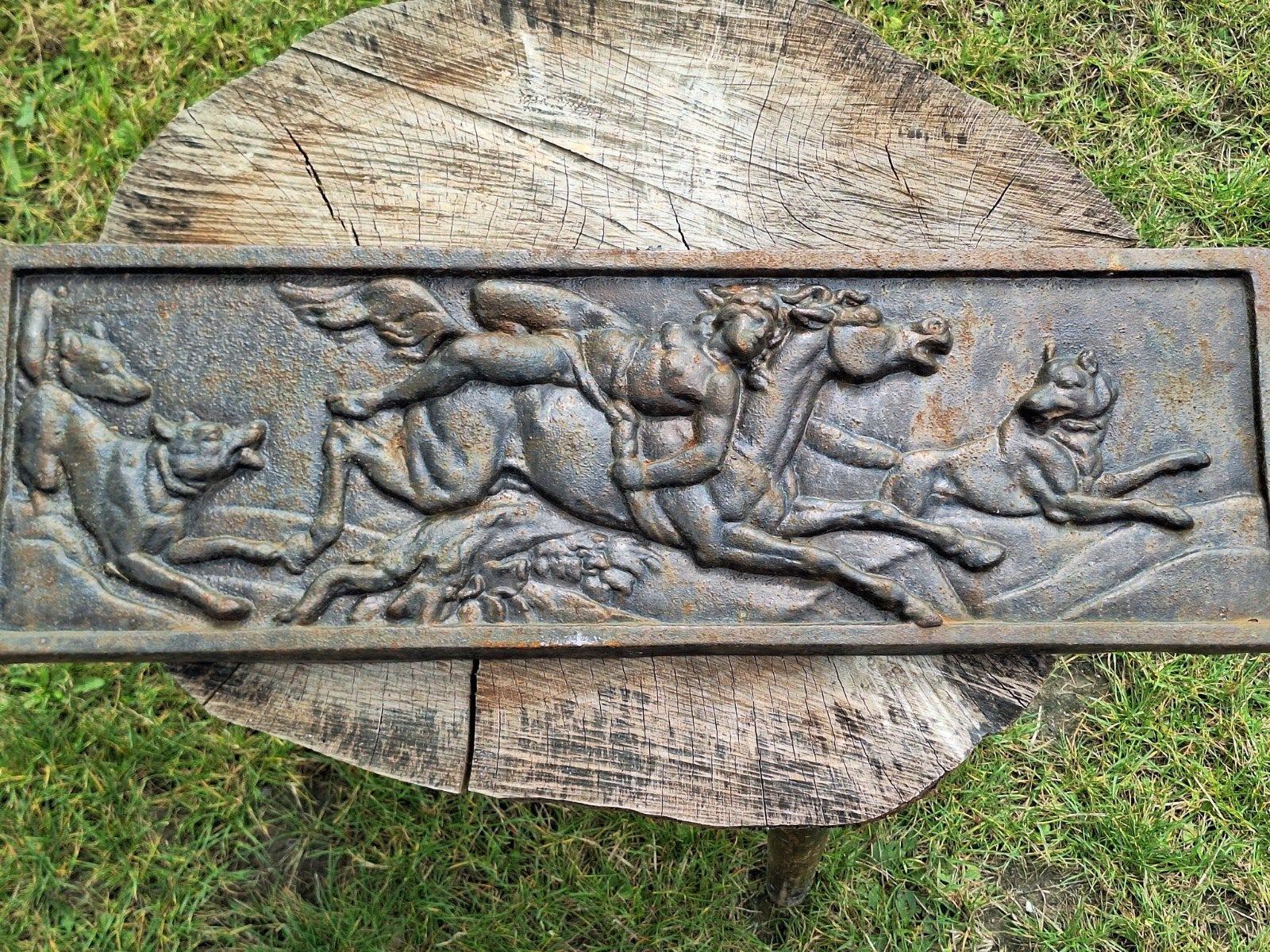 Zwaar gietijzeren reliëf met jachtscène, Antiek en Kunst, Ophalen, Weerbestendig, Wanddecoratie, 20 - 50 cm