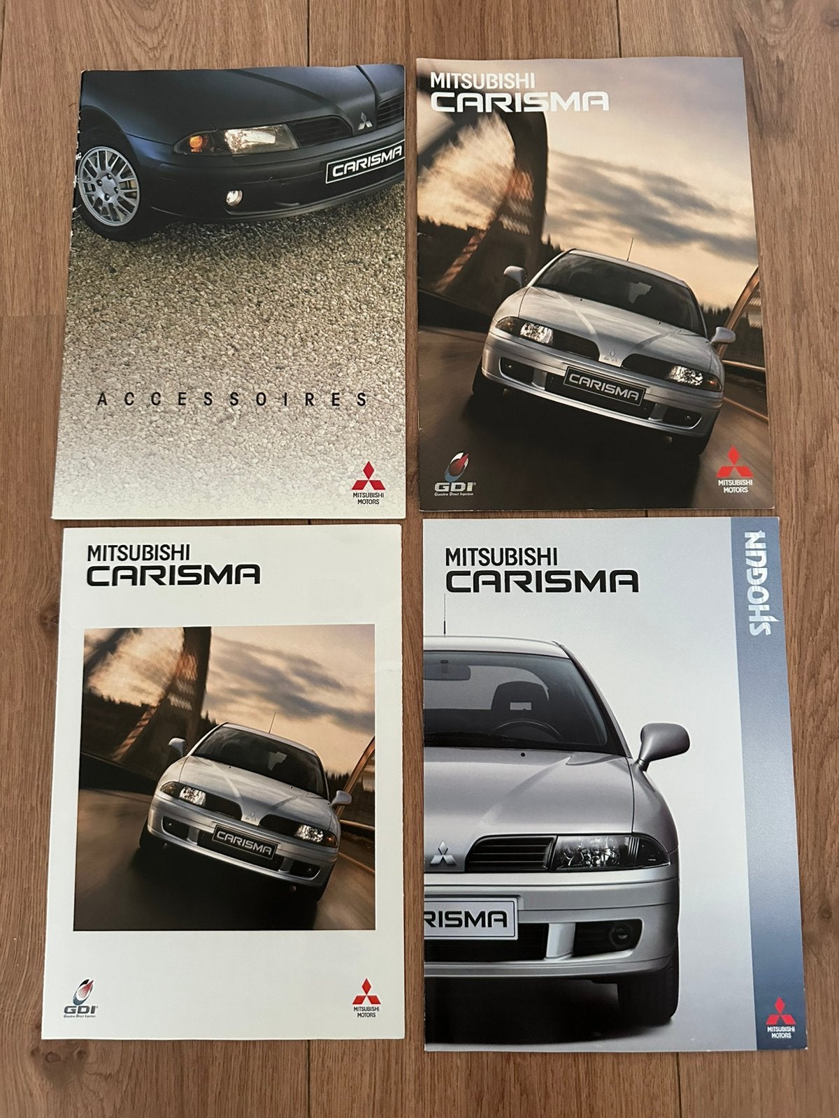 Set van 4 Originele Mitsubishi Carisma Folders / Brochures, Ophalen of Verzenden, Zo goed als nieuw, Mitsubishi