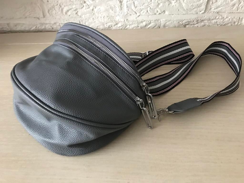 Grijze ..Schoudertas, Sling bag, Heuptas, Ophalen, Zo goed als nieuw, Grijs, Schoudertasje