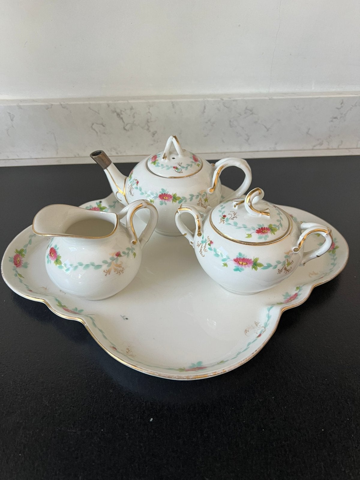 Theestelletje: theepotje, melkkannetje, suikerpotje., Antiek en Kunst, Ophalen of Verzenden
