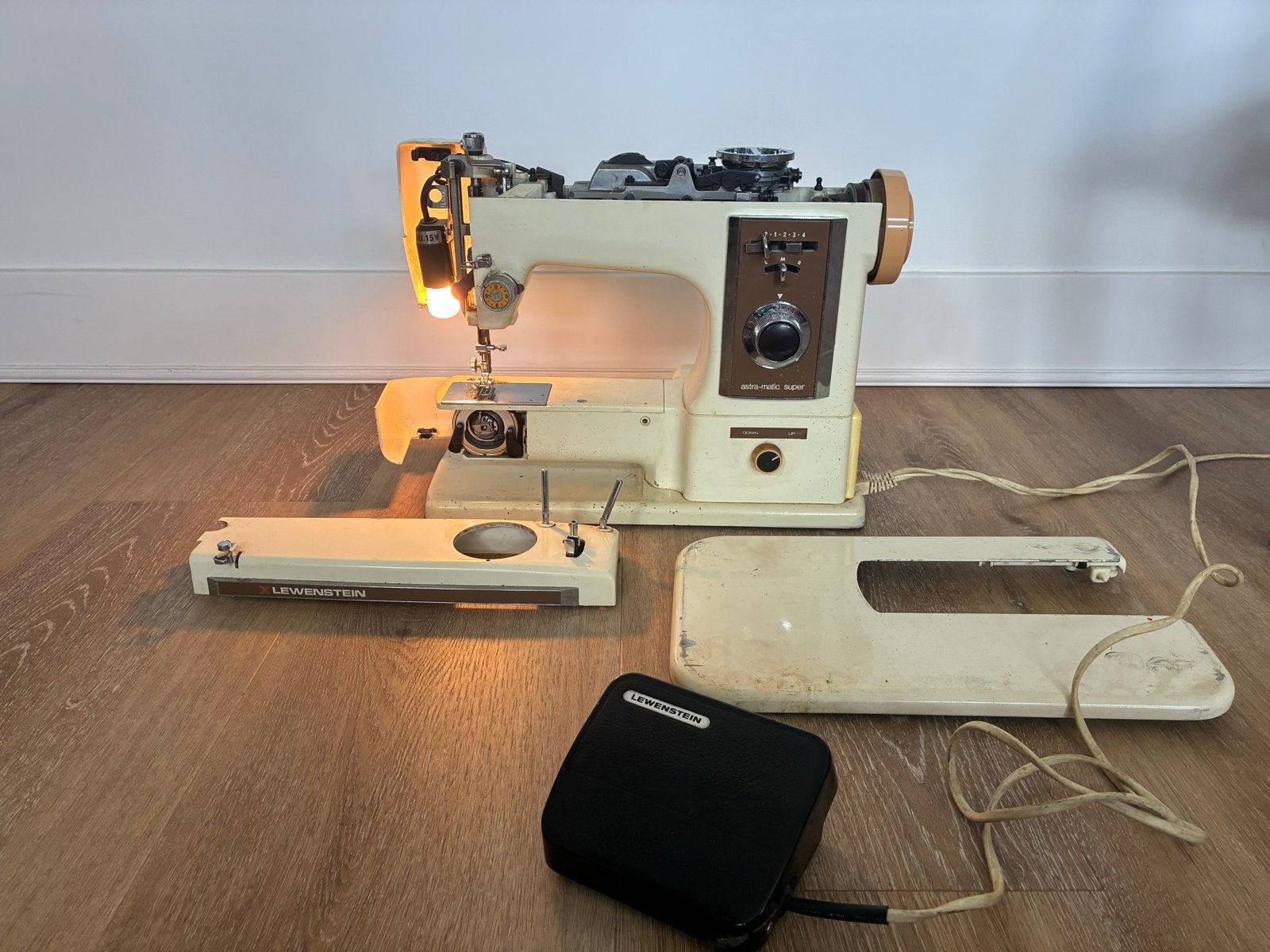 Vintage Lewenstein Naaimachine met Koffer en Accessoires, Hobby en Vrije tijd, Ophalen, Gebruikt, Naaimachine, Lewenstein