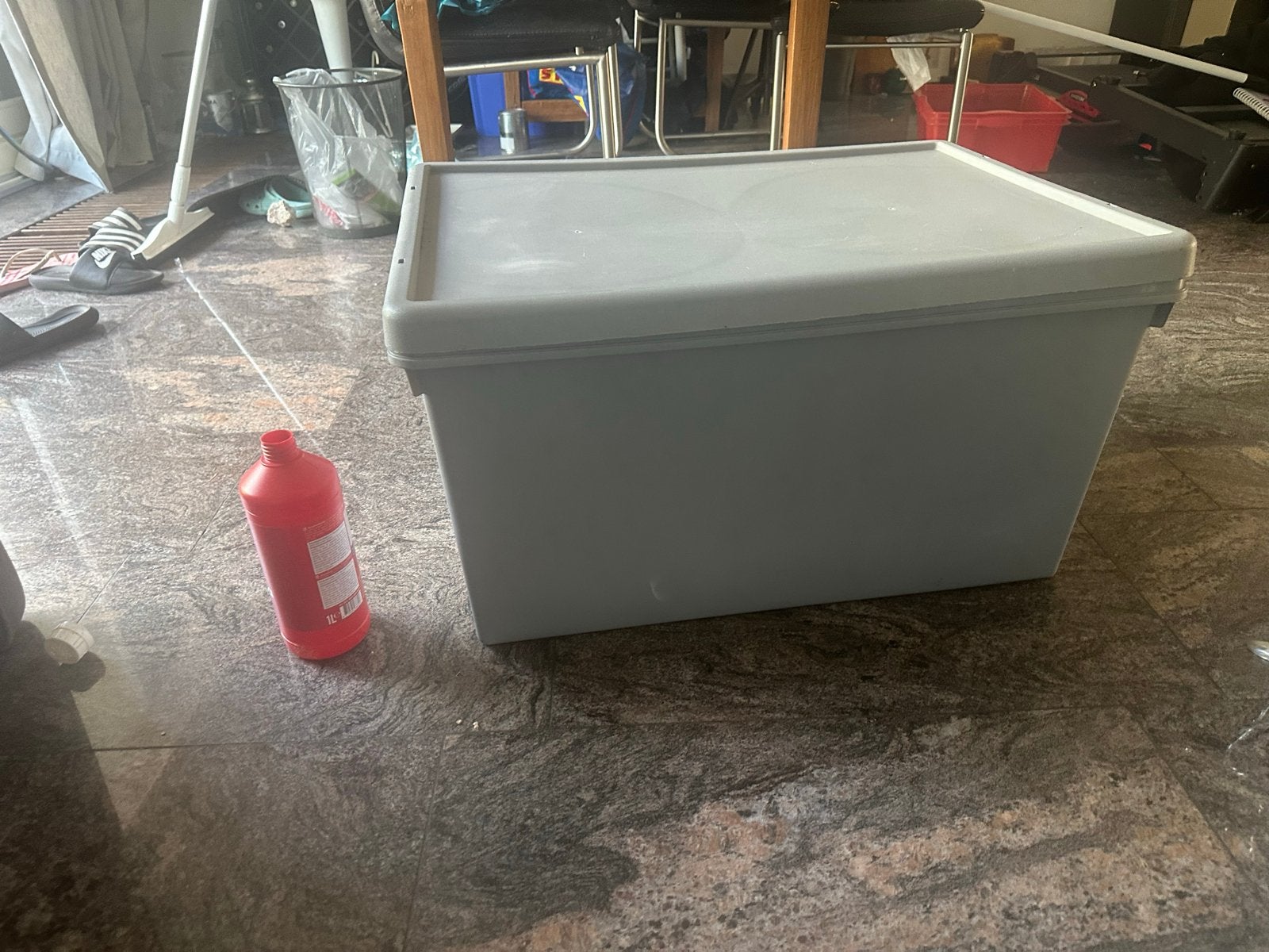 Grijze opbergbox met deksel - Handig en ruim, Kunststof, Gebruikt, 50 tot 100 cm, Ophalen of Verzenden