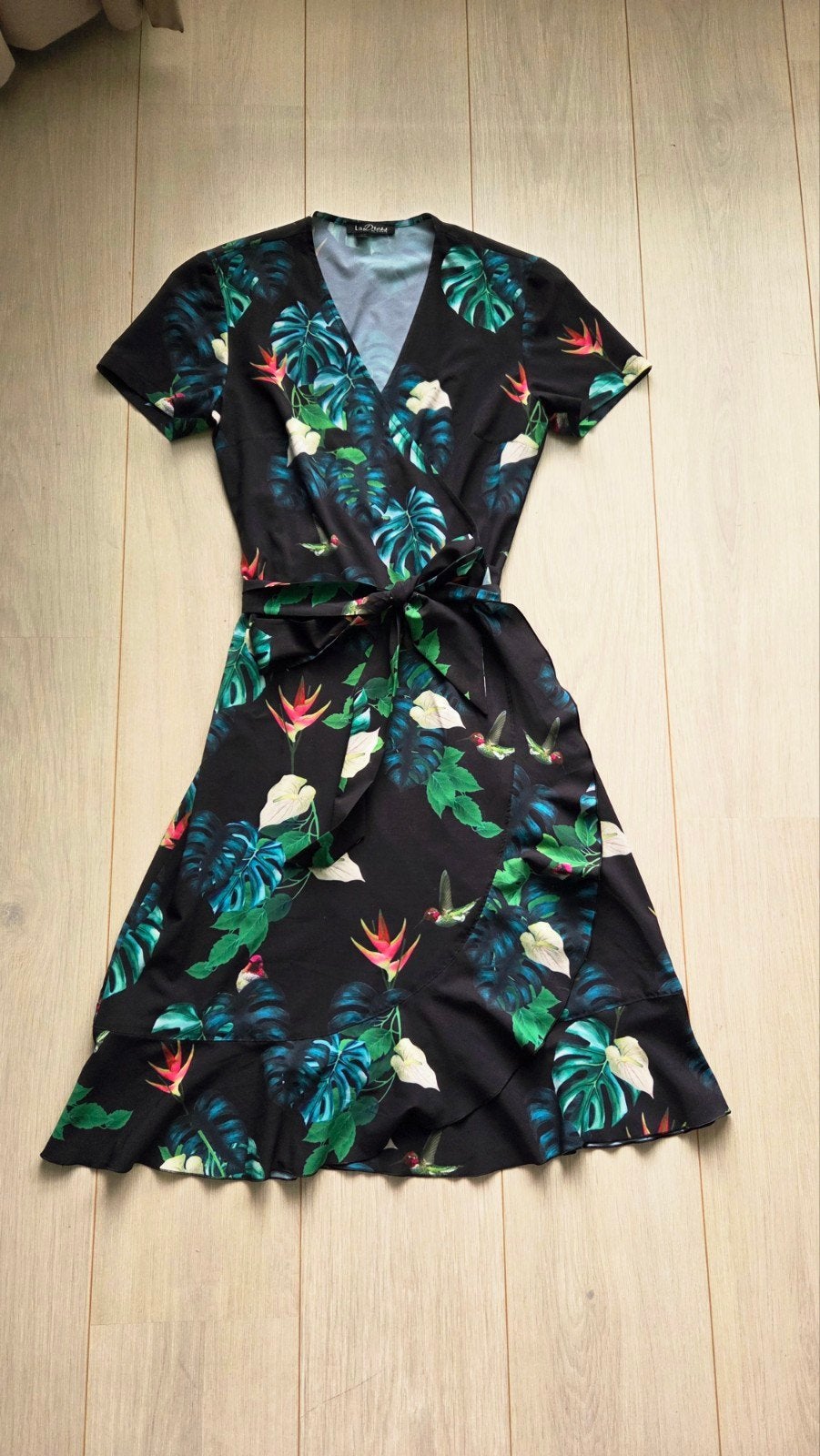 La Dress by Simone S jurk wikkeljurk zwart jungle groen LaDr, Zwart, Nieuw, Ophalen of Verzenden, Maat 36 (S)