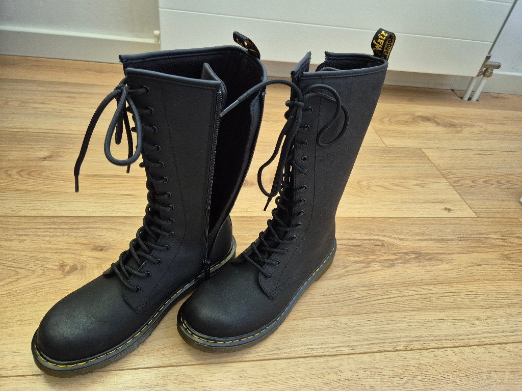 Ongedragen Dr. Martens Hoge Laarzen maat 38, Kleding | Dames, Schoenen, Hoge laarzen, Zwart, Nieuw, Ophalen of Verzenden