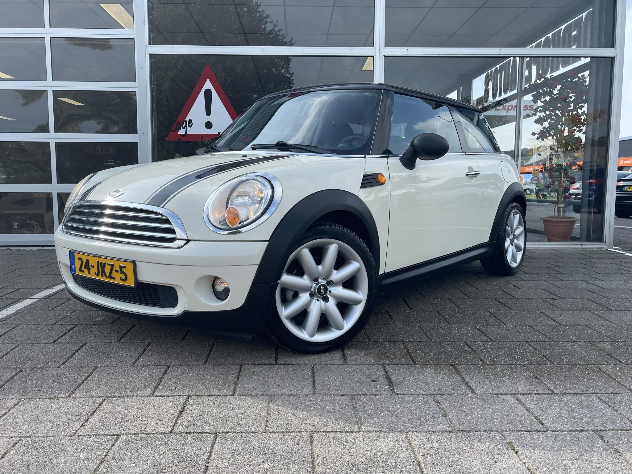 MINI 3-Deurs 1.4 One /Airco/Spoke velgen/APK 06-2027/, Voorwielaandrijving, Stof, Zwart, 4 cilinders
