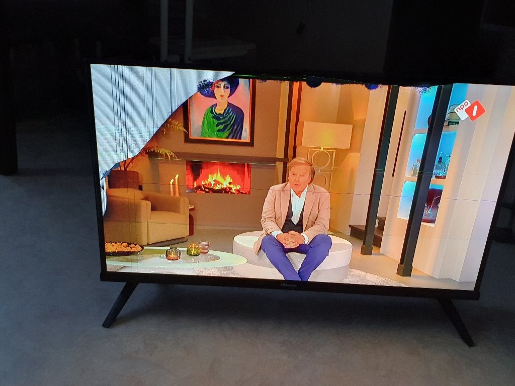 TeKoop Smart Tv Hisene 32Inch Scherm beschadigd €20., 50 Hz, 100 cm of meer, Smart TV, Full HD (1080p)