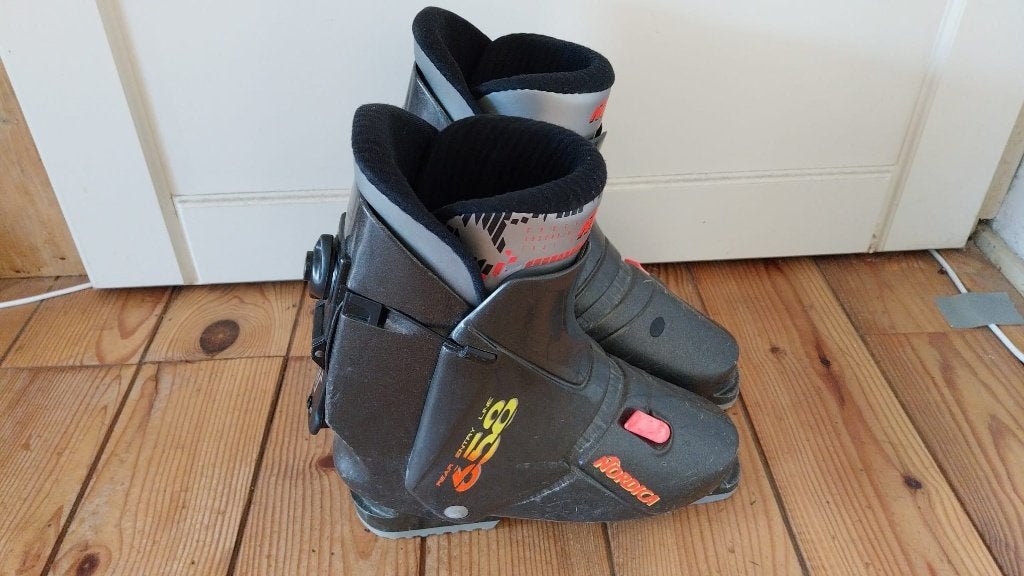Nordica skischoenen mt 41, Sport en Fitness, 160 tot 180 cm, Gebruikt, Schoenen, Ophalen of Verzenden