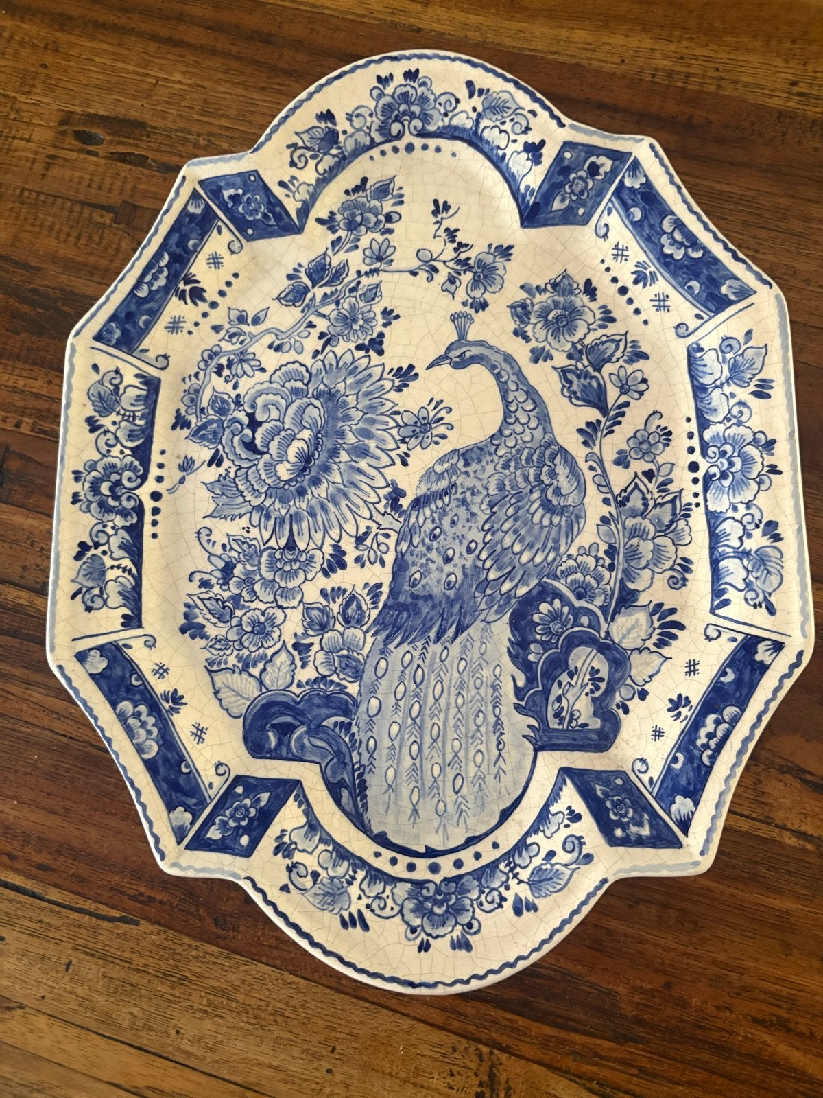 Delfts blauw sierbord met pauw - Handgeschilderd, Antiek en Kunst, Ophalen of Verzenden