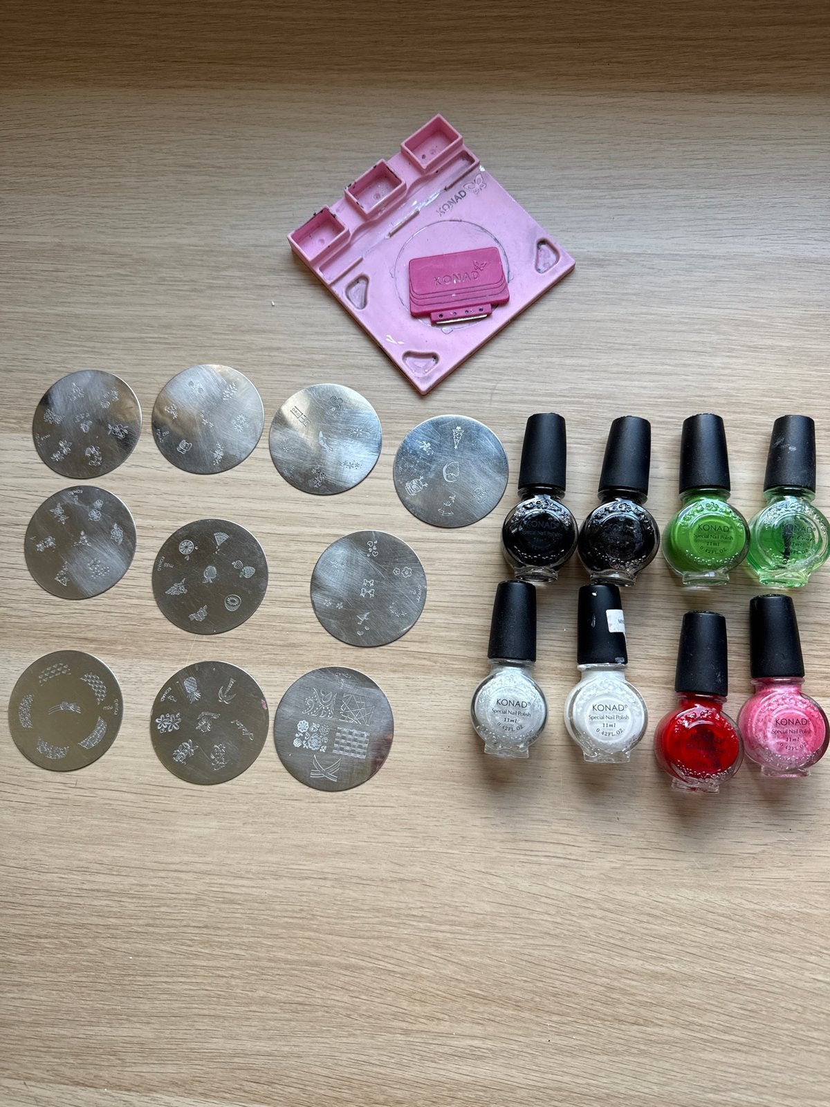 Konad nagelstempel set met lakjes en stempelplaten, Gebruikt, Overige kleuren, Ophalen of Verzenden, Handen en Nagels