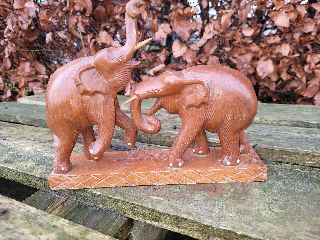 2 levensechte handgemaakte houten olifanten tegenover elkaar, Ophalen of Verzenden, Houtsnijwerk