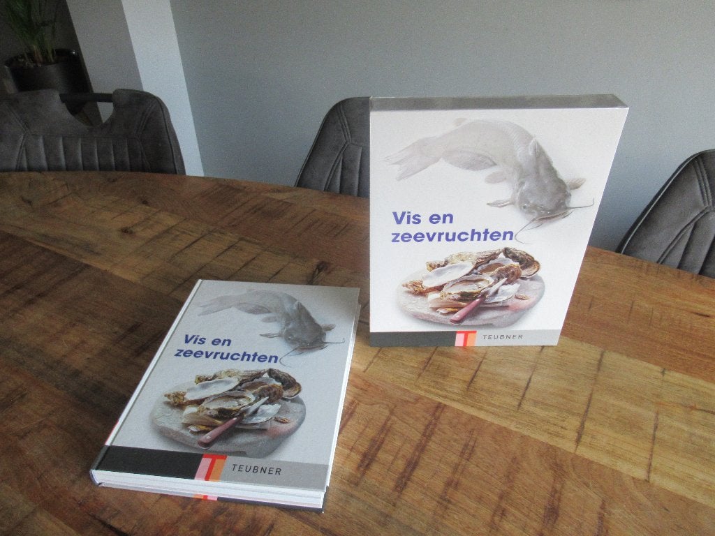 Teubner dik Kookboek Vis en Zeevruchten in beschermhoes, Ophalen of Verzenden, Zo goed als nieuw