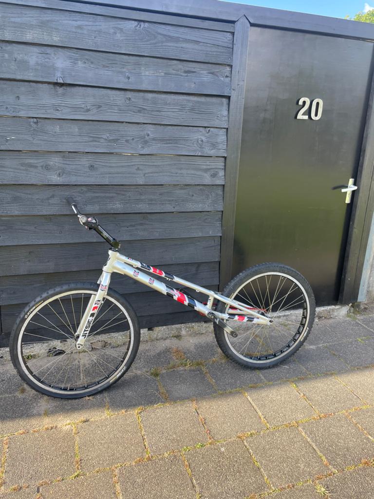 Trail bike, Fietsen en Brommers, Fietsen | Crossfietsen en BMX, Ophalen of Verzenden, Zo goed als nieuw, Staal, 24 inch of meer