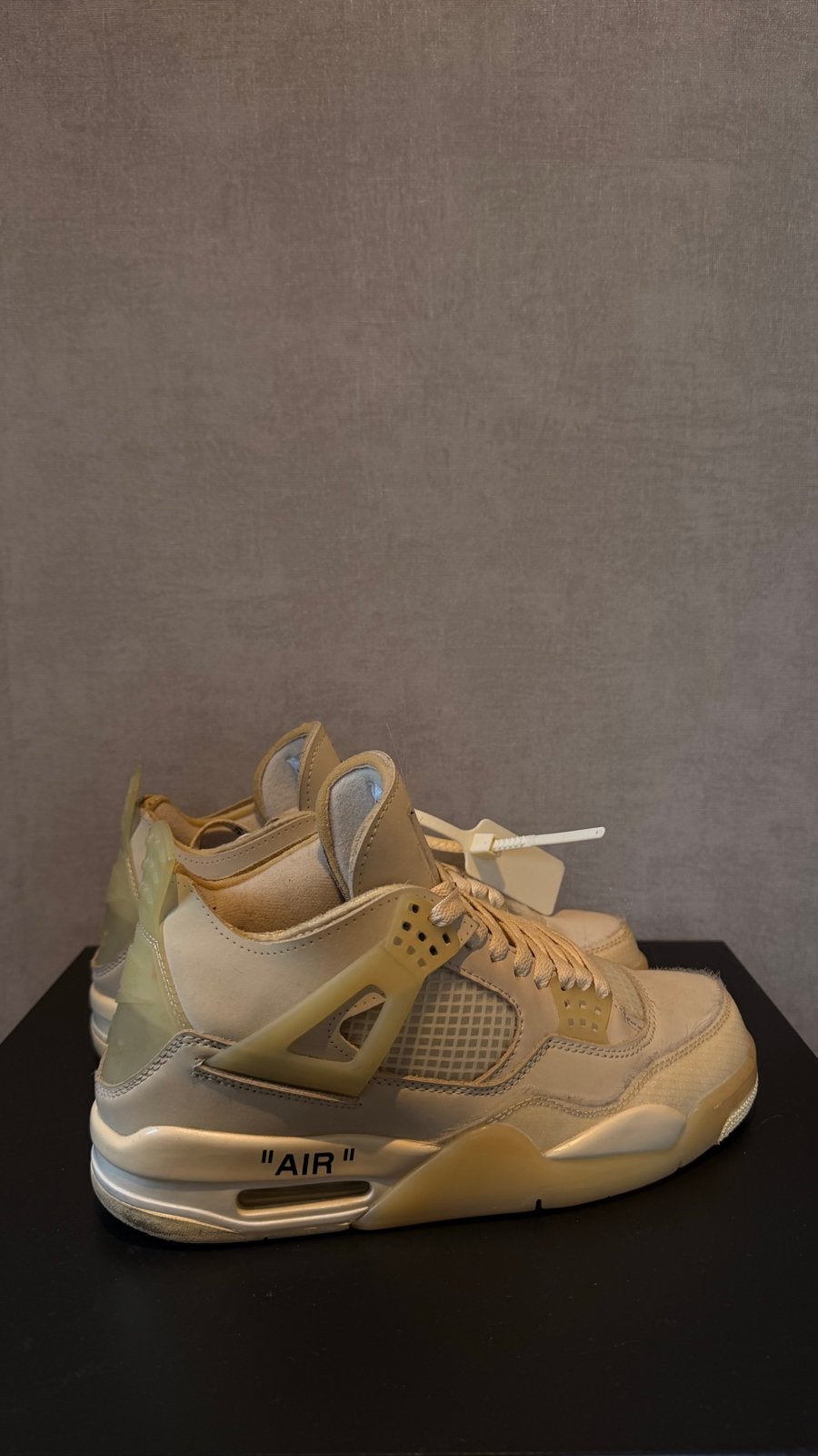 Off-White x Air Jordan 4 'Sail' - Zo goed als nieuw, Ophalen of Verzenden, Zo goed als nieuw, Beige, Sneakers of Gympen
