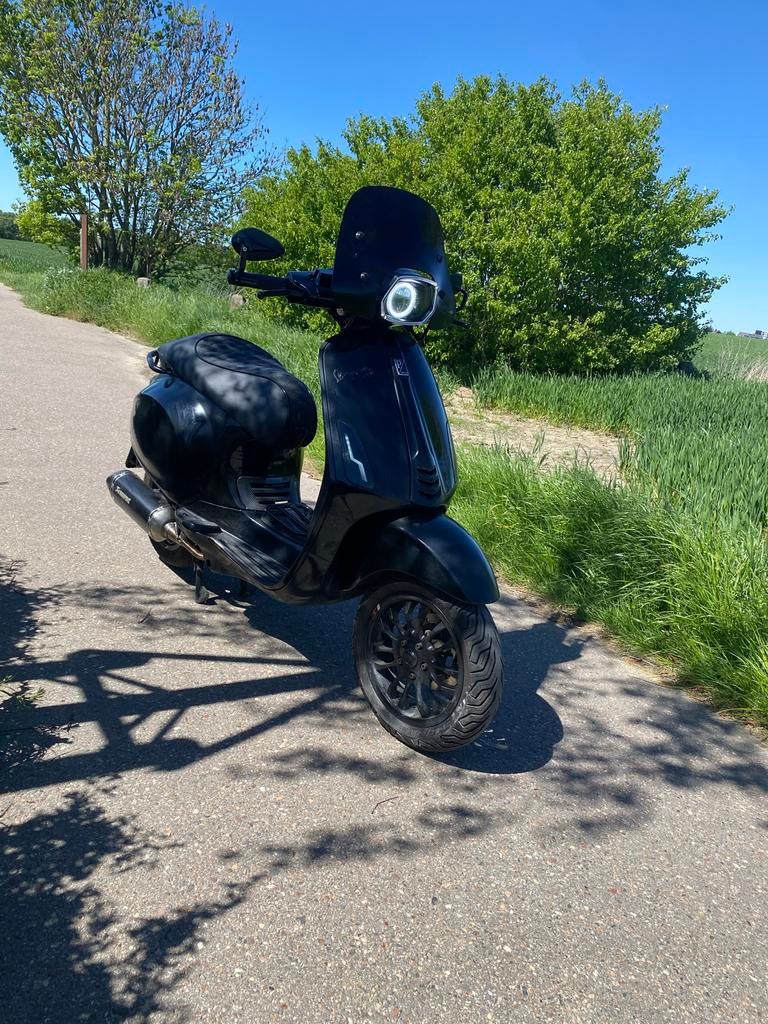 Vespa Sprint 2016 glans Zwart 50cc 2v, Fietsen en Brommers, Ophalen of Verzenden, Zo goed als nieuw, Overige modellen
