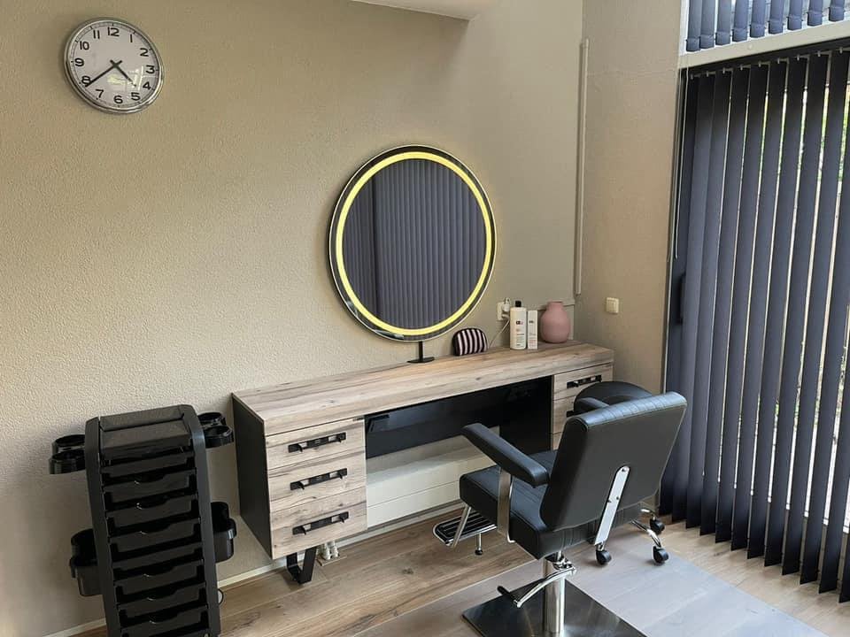 Complete Kappersset: Stoel, Spiegel met Verlichting, Ophalen, Zo goed als nieuw, 50 tot 100 cm, Minder dan 100 cm