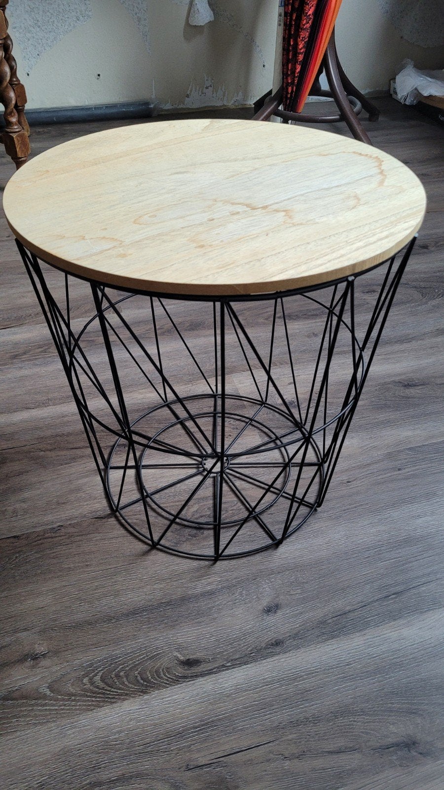 Ronde bijzettafel met metalen onderstel, Huis en Inrichting, Tafels | Bijzettafels, Ophalen, Minder dan 45 cm, Minder dan 55 cm