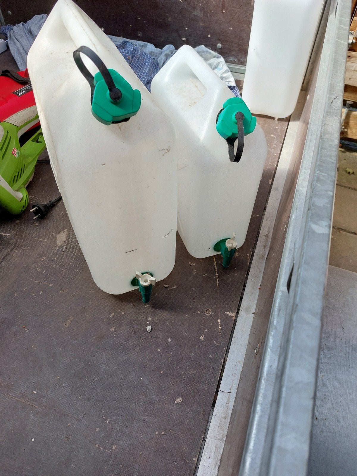 te koop 2 watertanks, Ophalen, Zo goed als nieuw