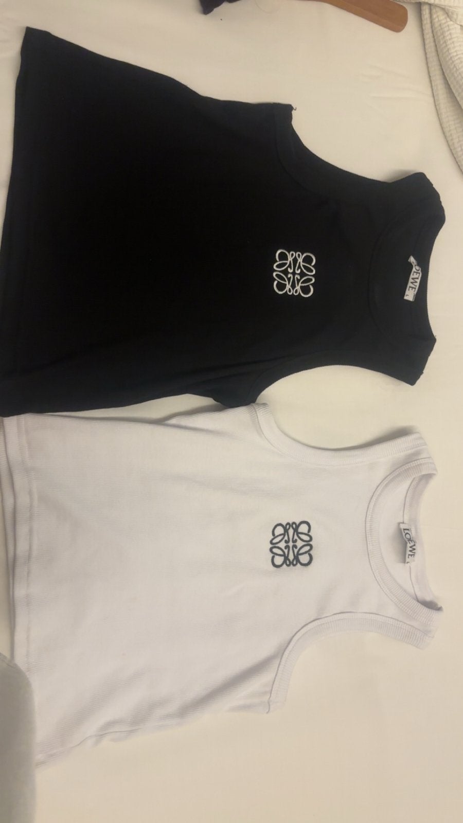 Loewe Topjes - Zwart en Wit - Alle Maten Beschikbaar, Kleding | Dames, Tops, Zwart, Nieuw, Ophalen of Verzenden, Zonder mouw