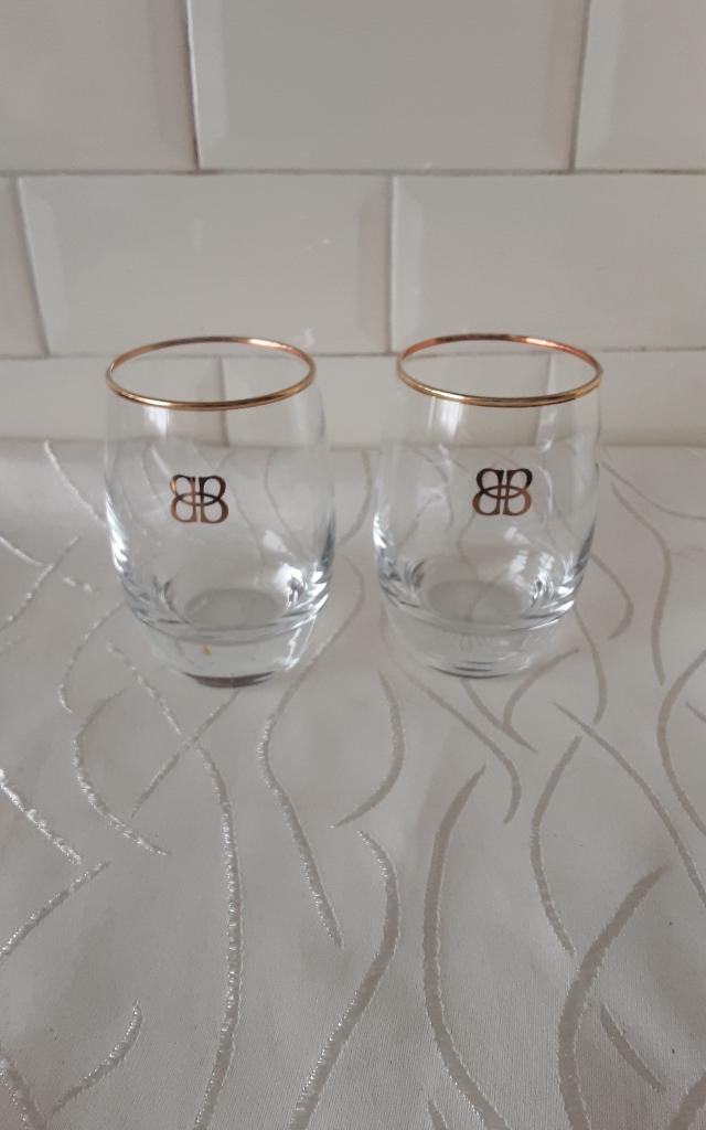 BAILEYS glazen met gouden logo en rand, 2 stuks, Ophalen of Verzenden, Zo goed als nieuw, Borrel- of Shotglas