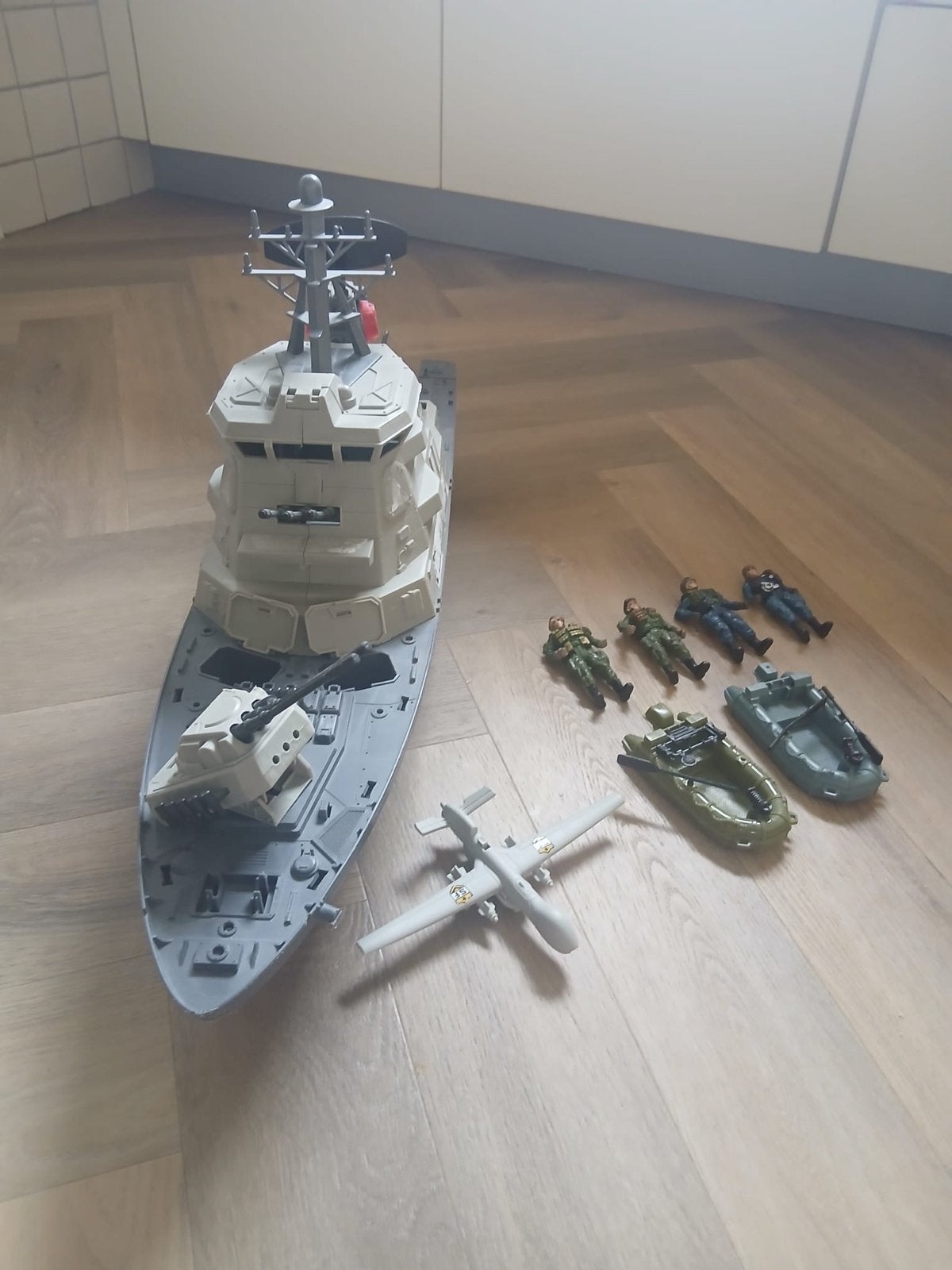Grote set speelgoed legervoertuigen en figuren, Ophalen, Gebruikt