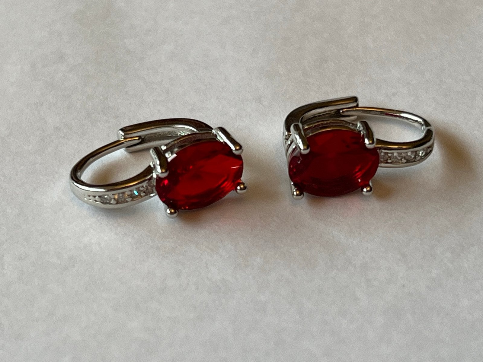 Zilveren Oorbellen met Robijn en Topaas - Gekeurd, 2 cm, Sieraden, Tassen en Uiterlijk, Oorbellen, Hangers, Verzenden, Zo goed als nieuw