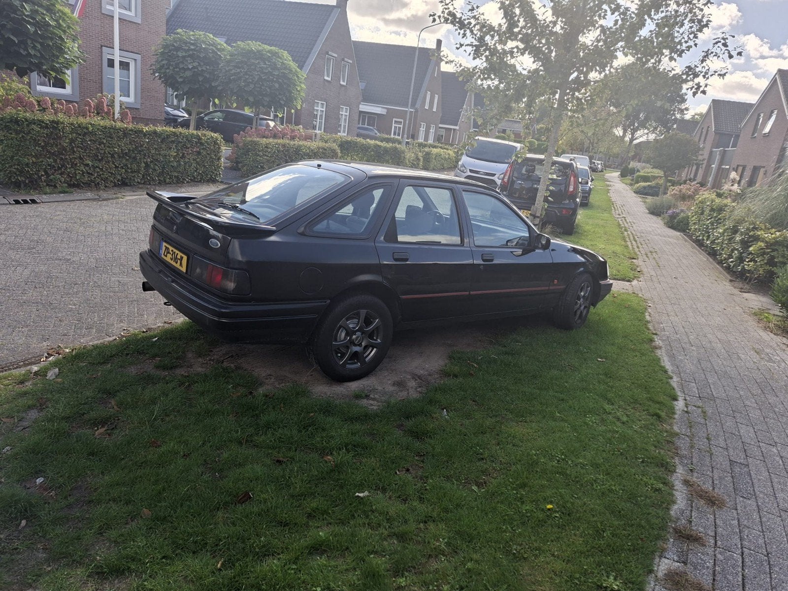 Ford Sierra 2.0i CLX APK tot 7-9-2028 Nieuwe distributie, foto 3