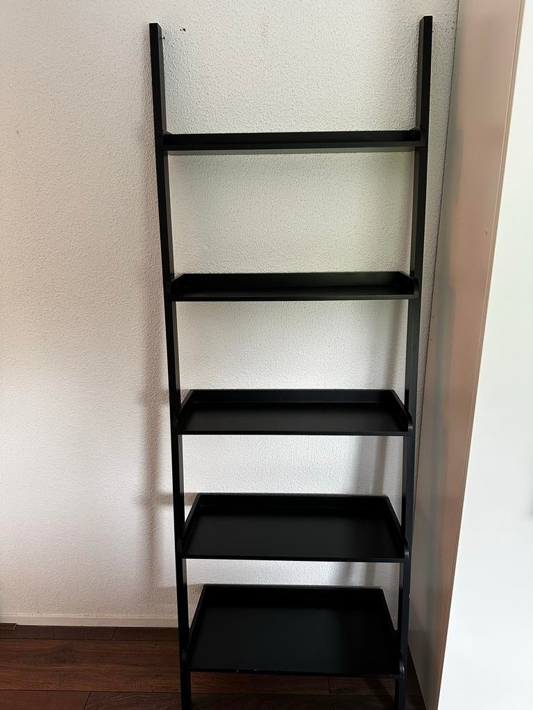 Zwarte ladderkast met 5 planken, Ophalen of Verzenden, Zo goed als nieuw