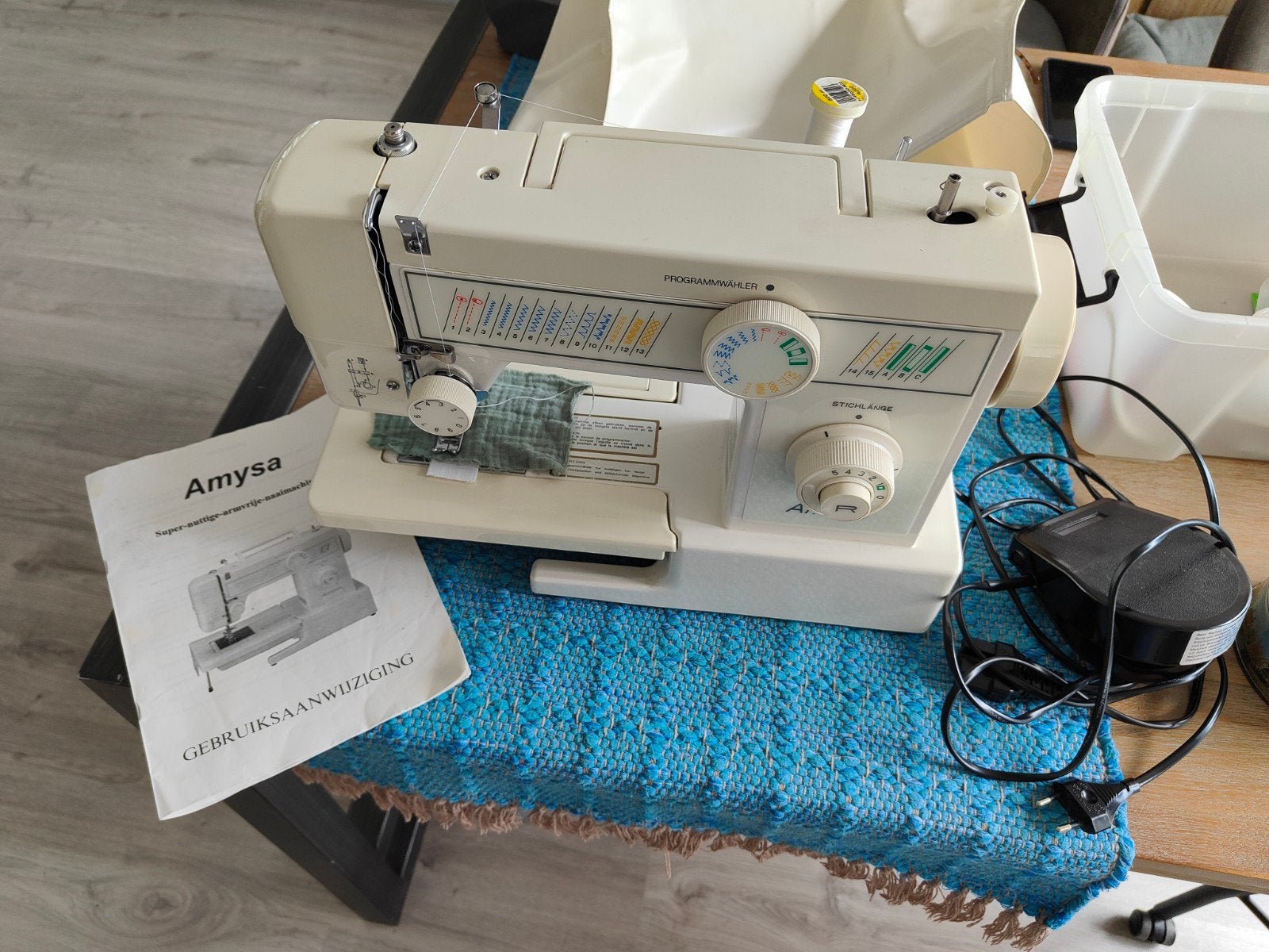 Amyda naaimachine met vrije arm, compleet met accessoires, Ophalen of Verzenden