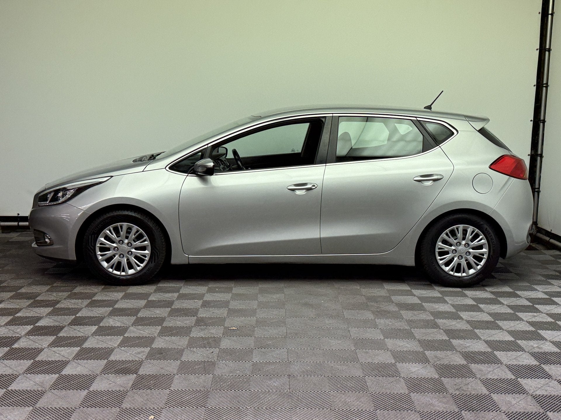 Kia cee'd 1.6 GDI 20th Anniversary 5-drs Navi Trekhaak 1e Ei, Auto's, Voorwielaandrijving, Euro 5, Gebruikt, 4 cilinders