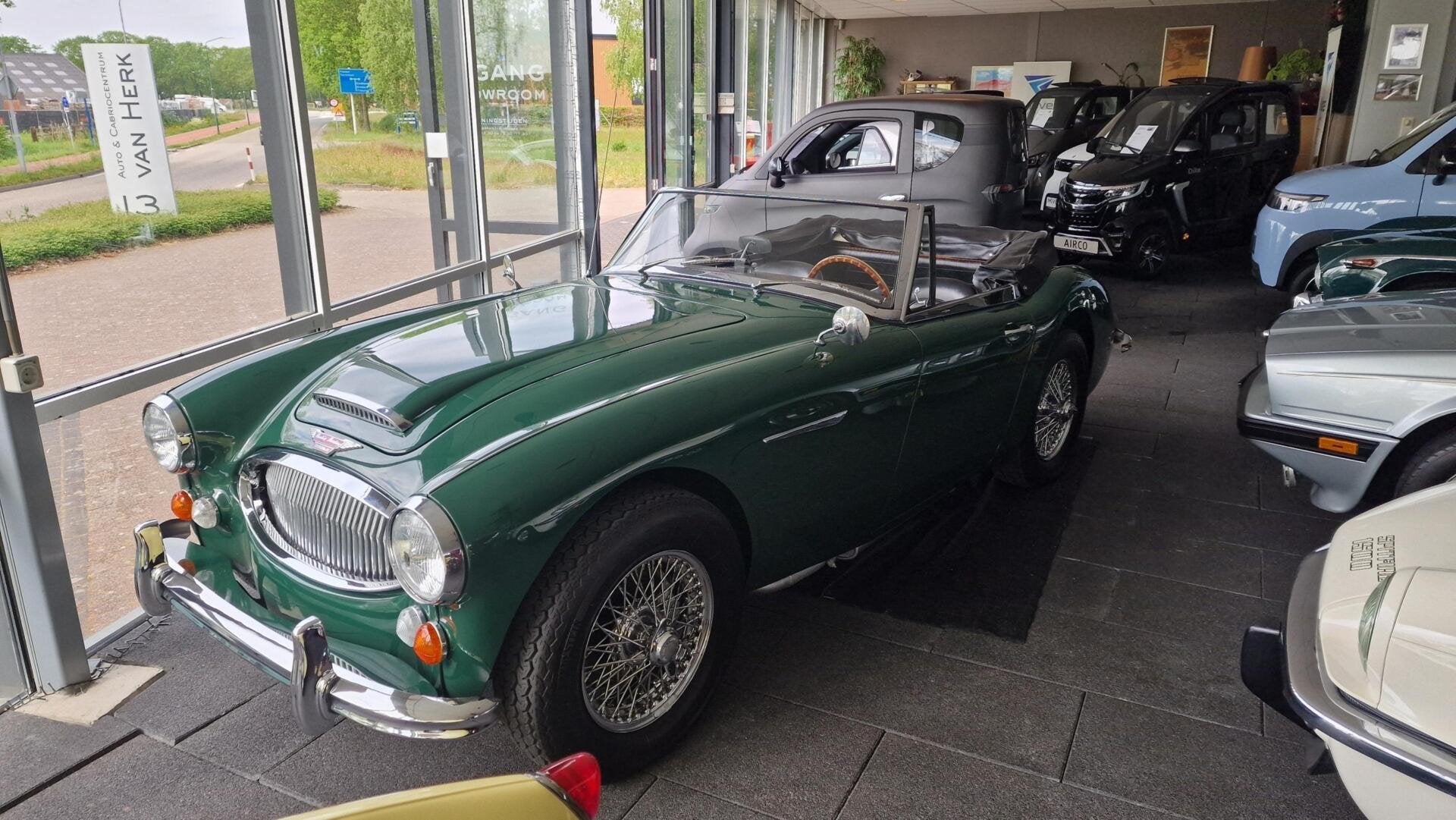 Austin healey 3000 BJ8 serie 2/ chroomspaakwielen/ overdrive, Auto's, Oldtimers, Zwart, 4 stoelen, Leder, Bedrijf