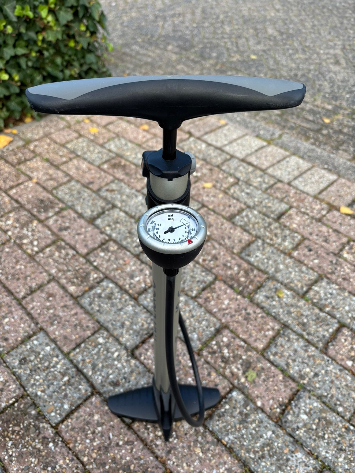 Giyo Aluminium Fietspomp met Drukmeter - Universeel, Ophalen, Drukmeter, Zo goed als nieuw